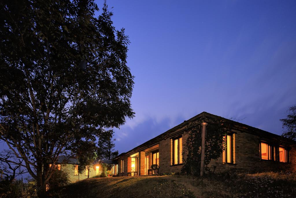 Tiger Mountain Pokhara Lodge מראה חיצוני תמונה